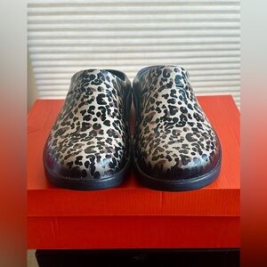 Leopard Pattern Slip-On Shoes